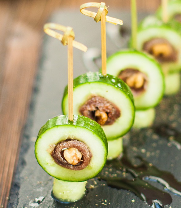 Pepino con anchoas ahumadas y nueces