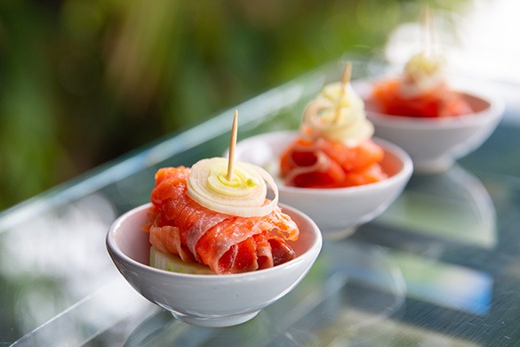 Aperitivo de salmón ahumado y puerro